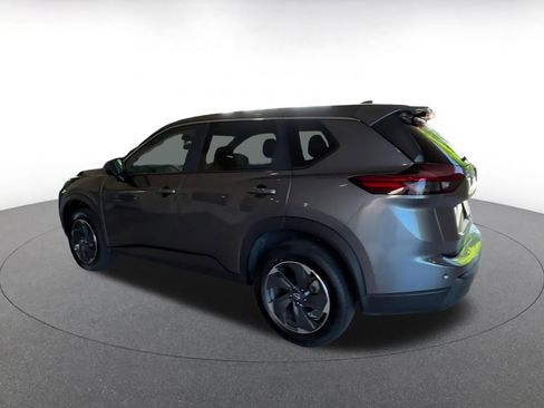 Used 2025 Nissan Rogue SV FWD image 11