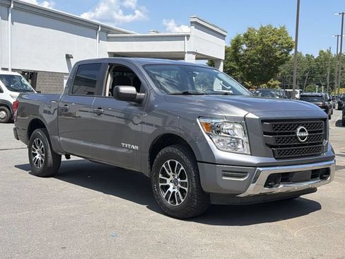 Used 2024 Nissan Titan SV AWD/4WD image 15