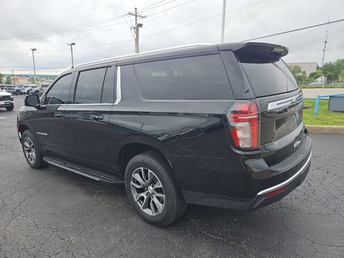 Used 2022 Chevrolet Suburban LT w/ LT Signature Package AWD/4WD image 8