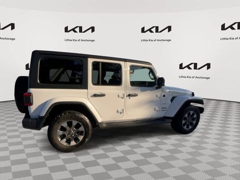 Used 2018 Jeep Wrangler Unlimited Sahara image 2