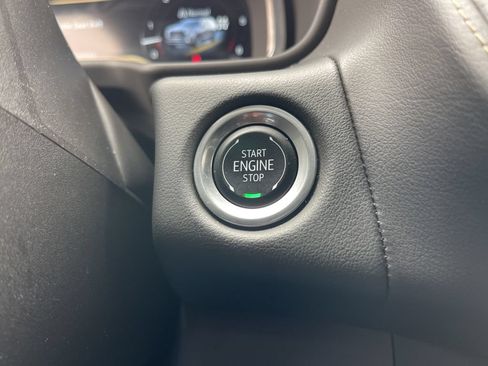 Used 2024 GMC Yukon SLT AWD/4WD image 13