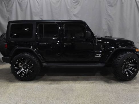 Used 2022 Jeep Wrangler Unlimited Sahara w/ Cold Weather Group image 3