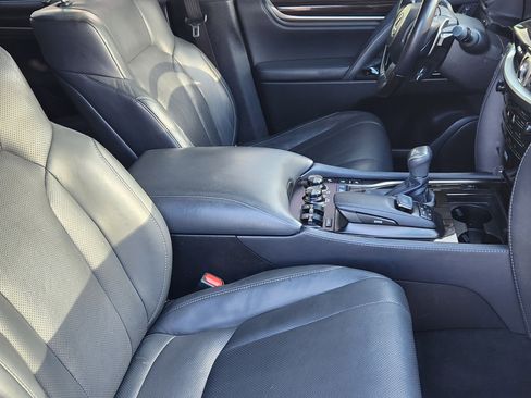 Used 2021 Lexus LX 570 4WD w/ 3rd Row & Luxury Pkg image 22