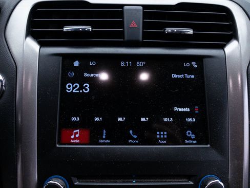 Used 2018 Ford Fusion SE w/ Fusion SE Technology Package FWD image 18