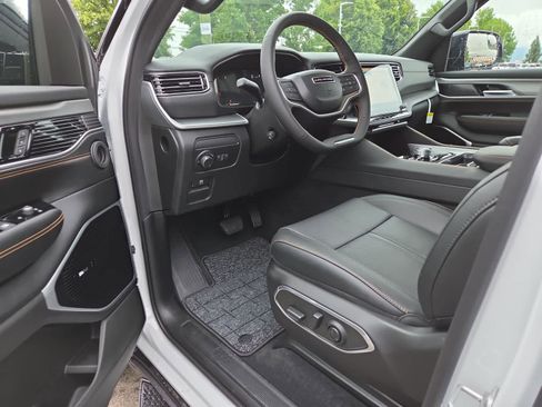 New 2026 Jeep Grand Wagoneer L 4WD image 10