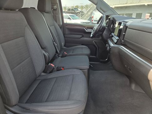 Used 2022 Chevrolet Silverado 1500 LT AWD/4WD image 31