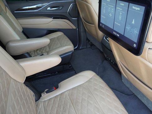 Used 2021 Cadillac Escalade Premium Luxury w/ LPO, Radiant Package image 30