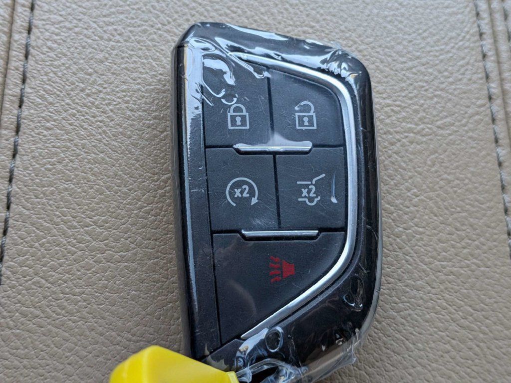 Used 2025 Cadillac XT4 Premium Luxury FWD image 31