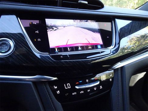 Certified 2022 Cadillac XT6 Premium Luxury w/ Technology Package image 18