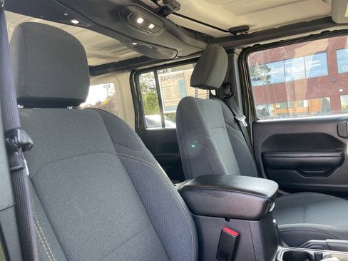 Used 2024 Jeep Wrangler Sport S image 13