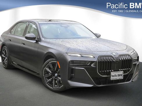 Used 2026 BMW 750e xDrive w/ Premium Package image 1