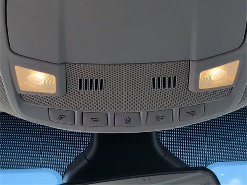 Used 2020 Ford Edge SE image 13