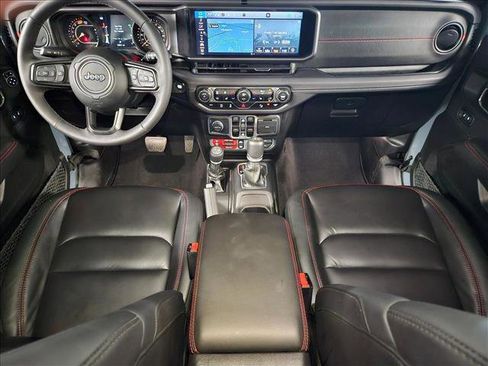 Used 2025 Jeep Wrangler Unlimited Rubicon AWD/4WD image 16