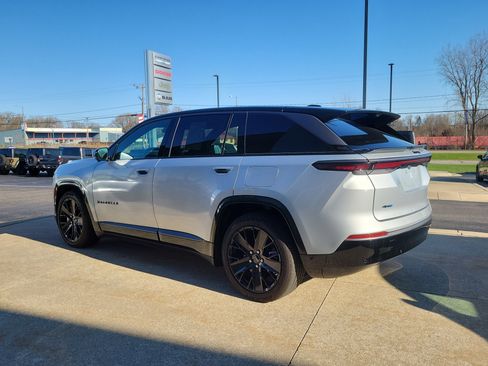 Used 2024 Jeep Wagoneer S Launch Edition AWD/4WD image 3