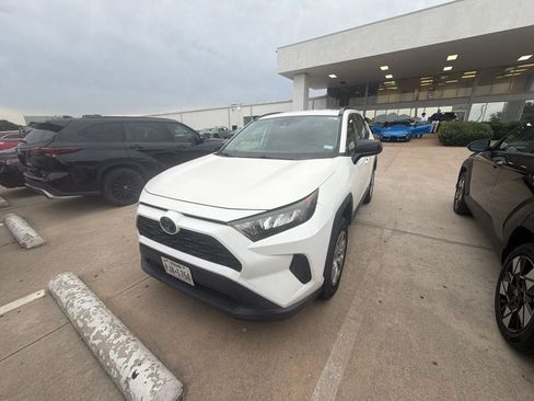 Used 2019 Toyota RAV4 LE AWD/4WD image 1