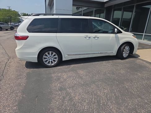Used 2017 Toyota Sienna Limited Premium FWD image 21