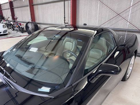 Used 2005 Chevrolet Corvette Coupe w/ Preferred Equipment Group RWD image 24
