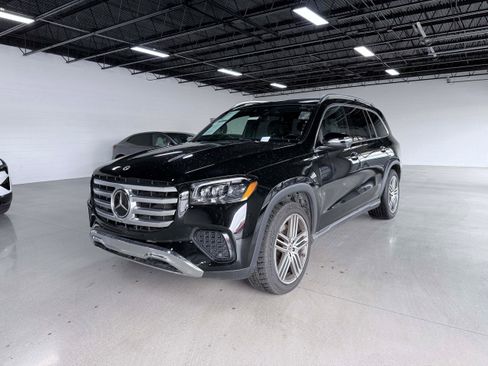 Used 2025 Mercedes-Benz GLS 450 4MATIC image 2