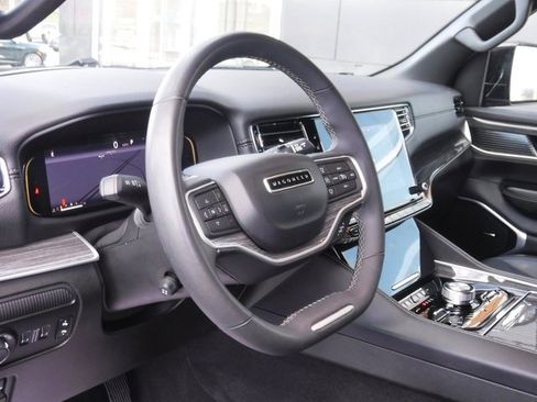 Used 2022 Jeep Wagoneer Series III image 23