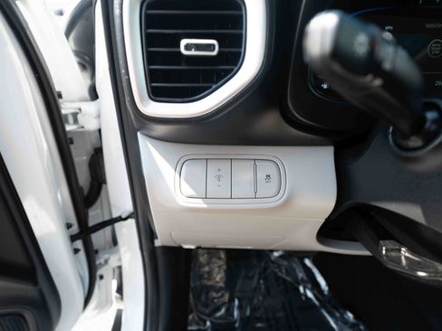 Used 2025 Hyundai Venue SEL FWD image 11