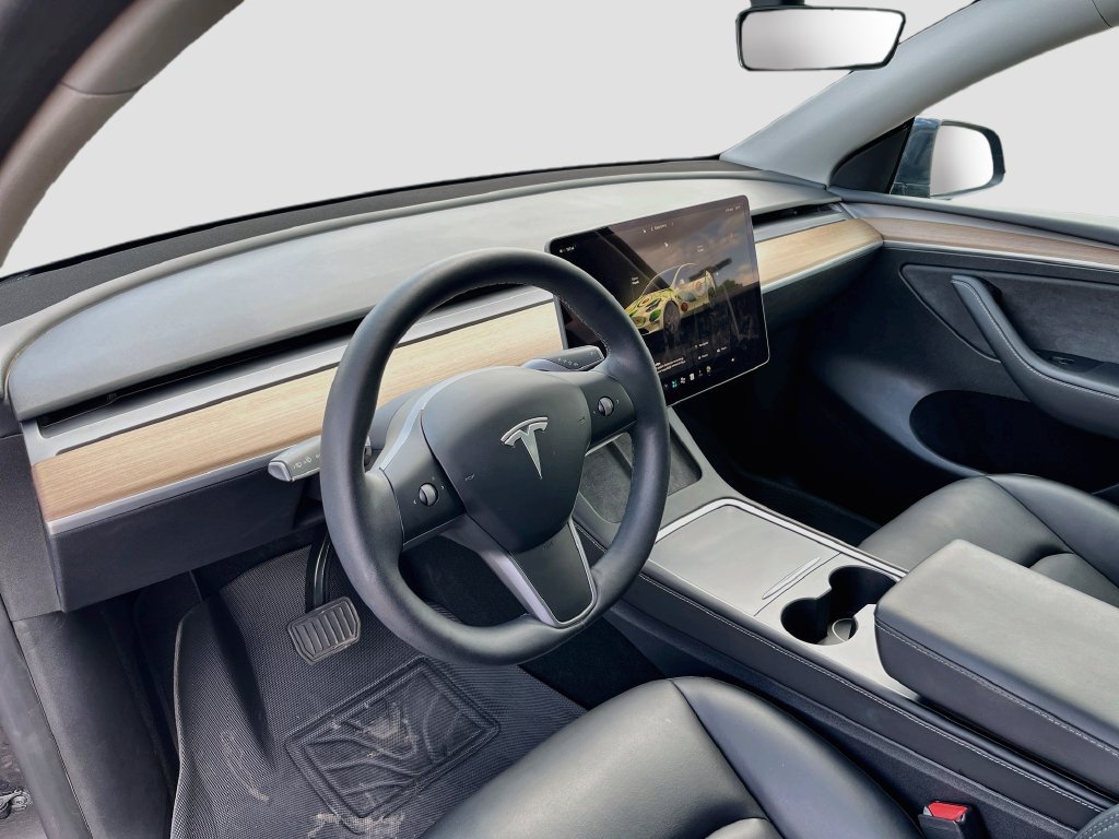 Used 2025 Tesla Model Y Long Range RWD image 9