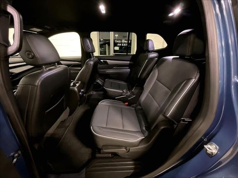 Used 2025 Buick Enclave Preferred image 15