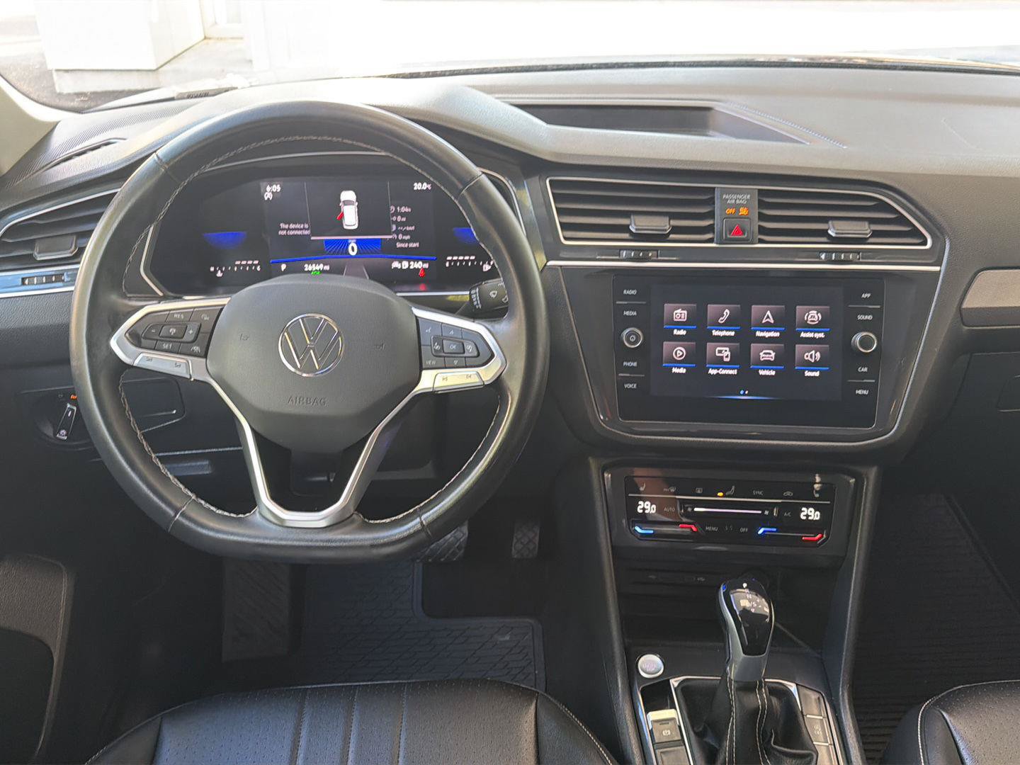 Certified 2023 Volkswagen Tiguan SE FWD image 20