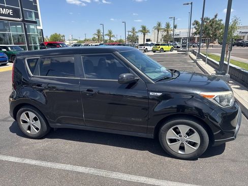 Used 2015 Kia Soul FWD image 2