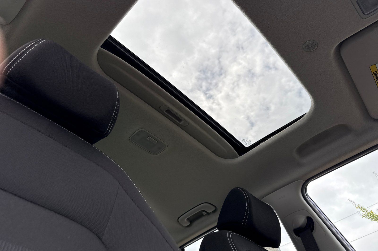 Used 2025 Hyundai Venue SEL FWD image 17