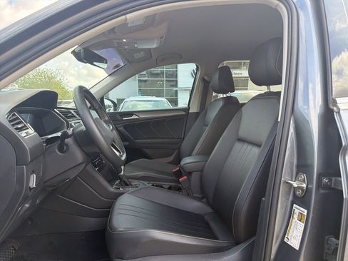 Certified 2023 Volkswagen Tiguan SE image 2