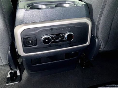Used 2024 Ford Expedition XLT RWD image 31