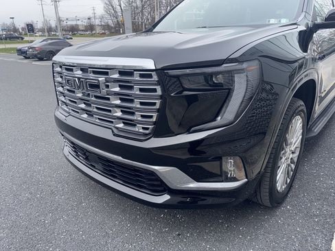 Used 2025 GMC Acadia Denali image 10