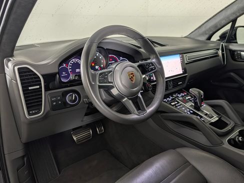 Used 2023 Porsche Cayenne GTS AWD/4WD image 4