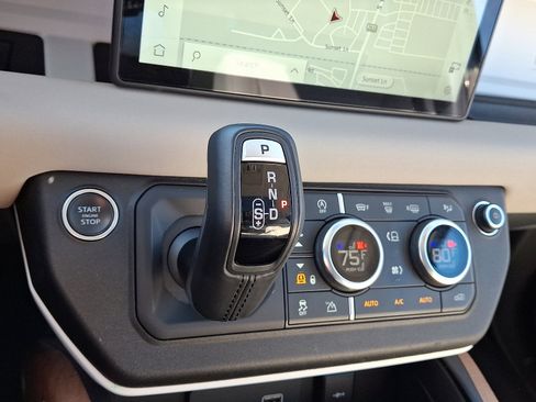 Used 2022 Land Rover Defender 110 SE image 15