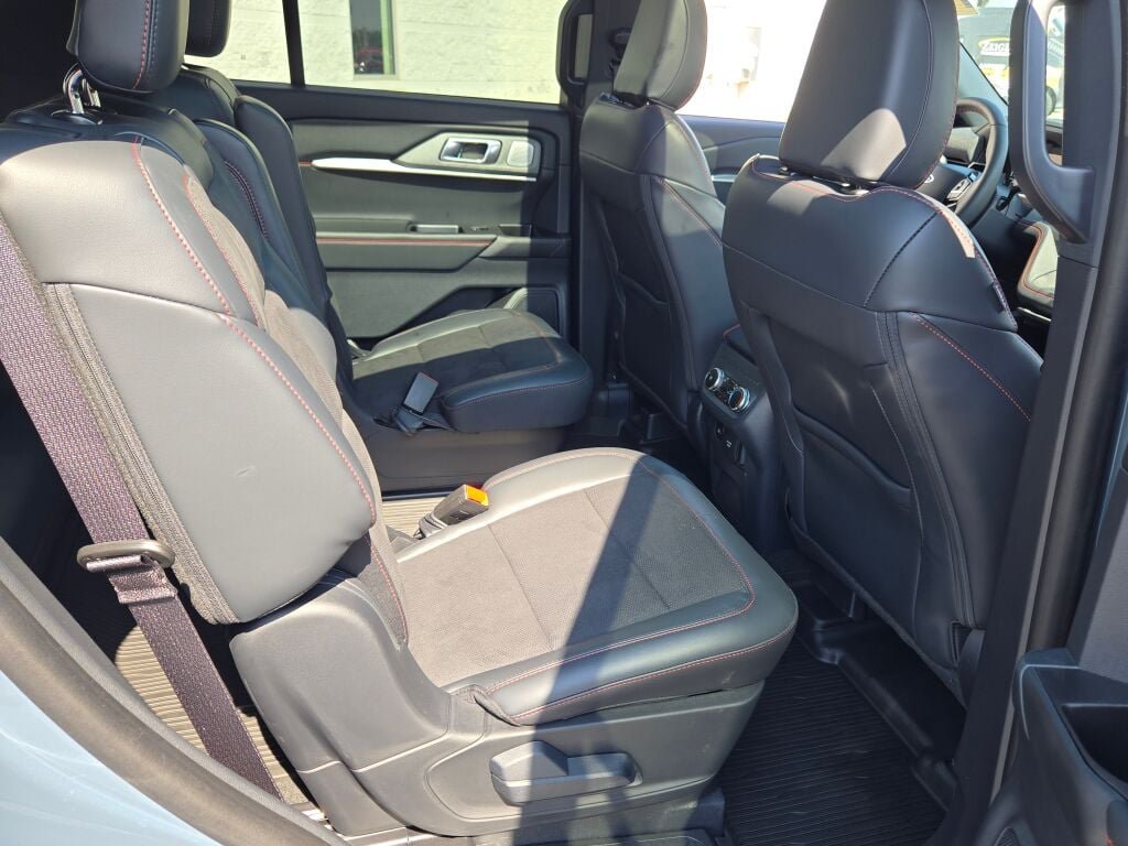 Used 2025 Ford Explorer ST w/ Sun And Sound Package AWD/4WD image 8