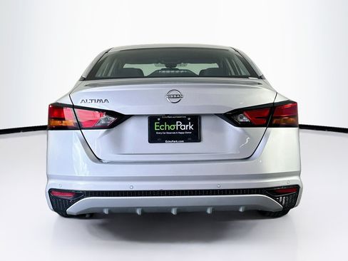 Used 2024 Nissan Altima 2.5 S FWD image 7