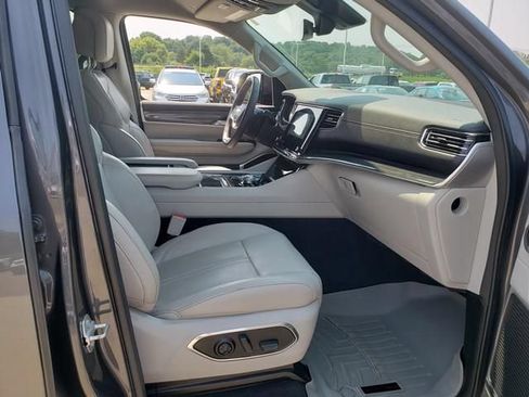 Used 2022 Jeep Wagoneer Series II AWD/4WD image 21