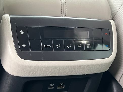 Used 2022 Nissan Pathfinder SV w/ SV Premium Package image 15