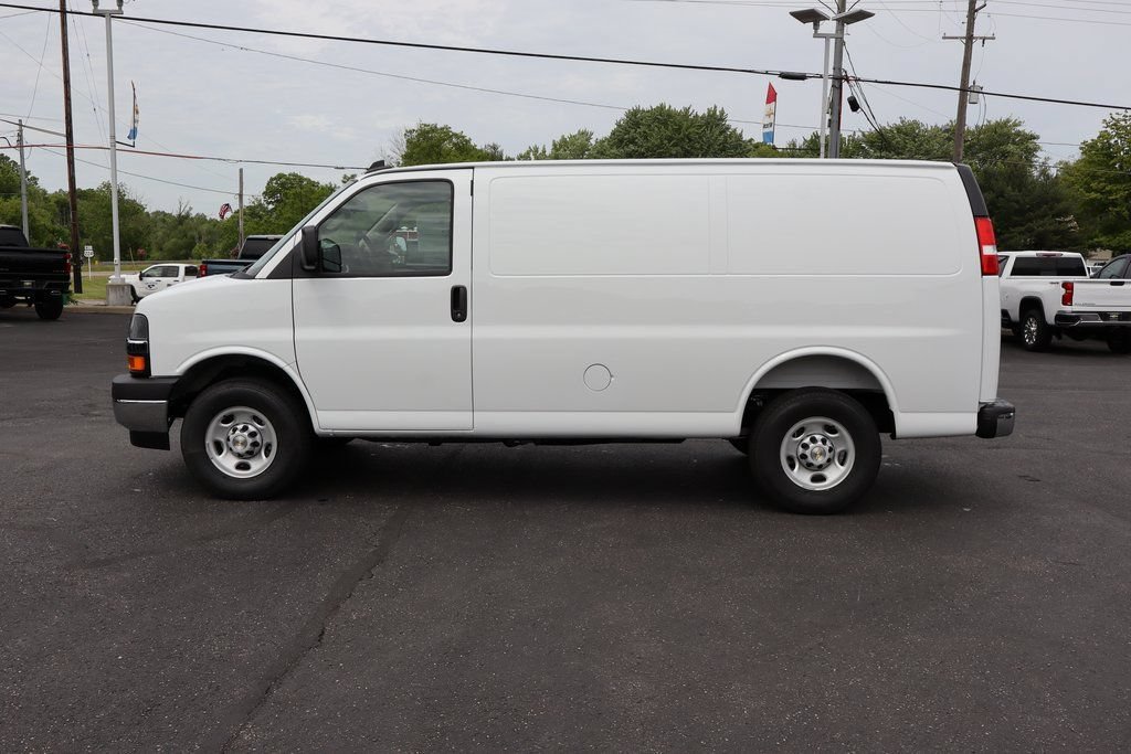 New 2025 Chevrolet Express 3500 w/ Chrome Appearance Package RWD image 18