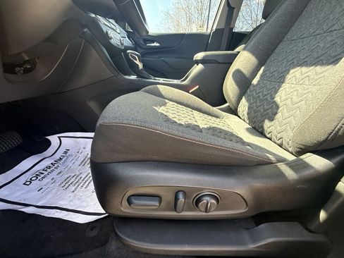 Used 2022 Chevrolet Equinox LT AWD/4WD image 12