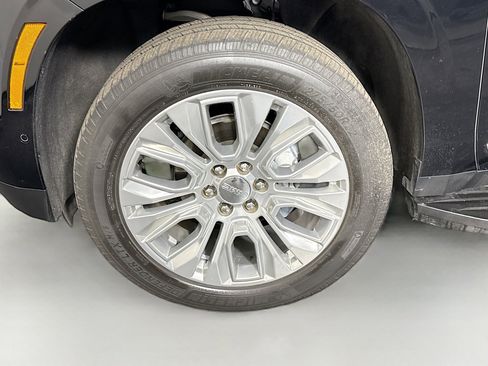 Used 2025 GMC Yukon Denali AWD/4WD image 38