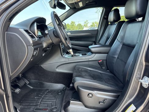 Used 2018 Jeep Grand Cherokee Altitude AWD/4WD image 16