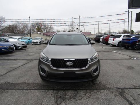 Used 2016 Kia Sorento LX image 2