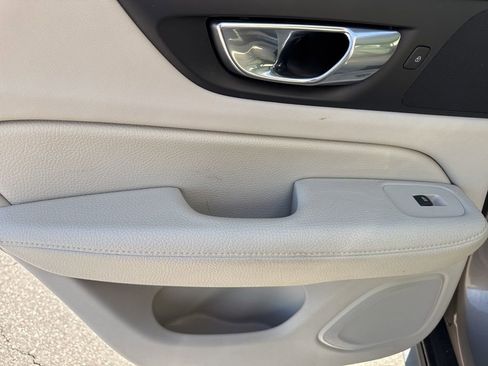 Used 2020 Volvo V60 T5 Cross Country image 13