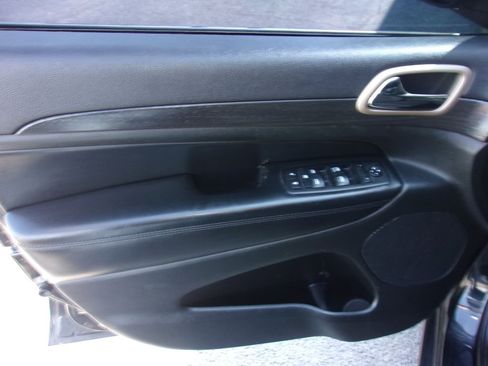 Used 2015 Jeep Grand Cherokee Laredo w/ Quick Order Package 23E image 9