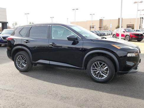 Used 2023 Nissan Rogue S image 8