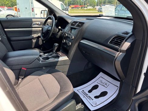 Used 2018 Ford Explorer XLT AWD/4WD image 10