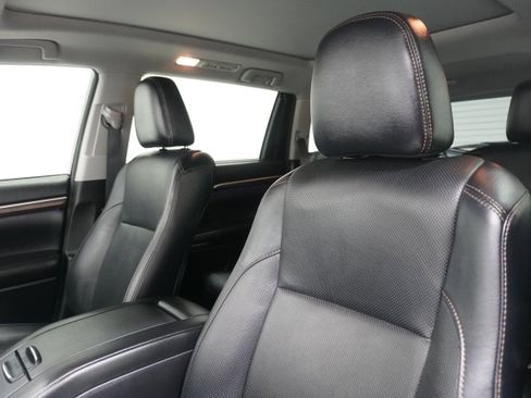 Used 2016 Toyota Highlander Limited FWD image 9