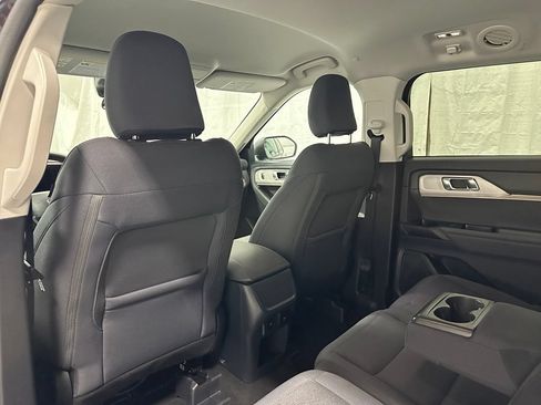 Used 2025 Ford Explorer Active AWD/4WD image 43