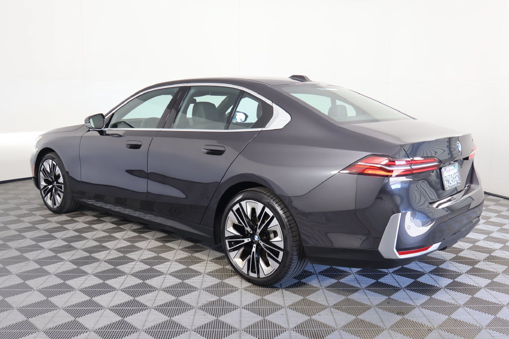 Used 2026 BMW 530i w/ Premium Package RWD image 6